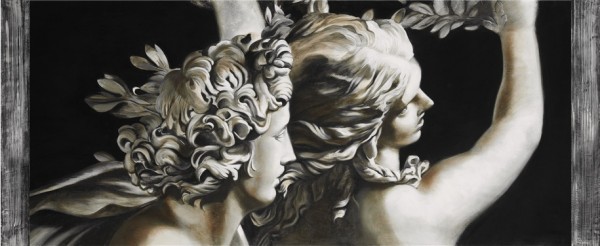 Apollo e Dafne, un'opera classica che rivive nel delicato contrasto del bianco e nero, tra luci e ombre