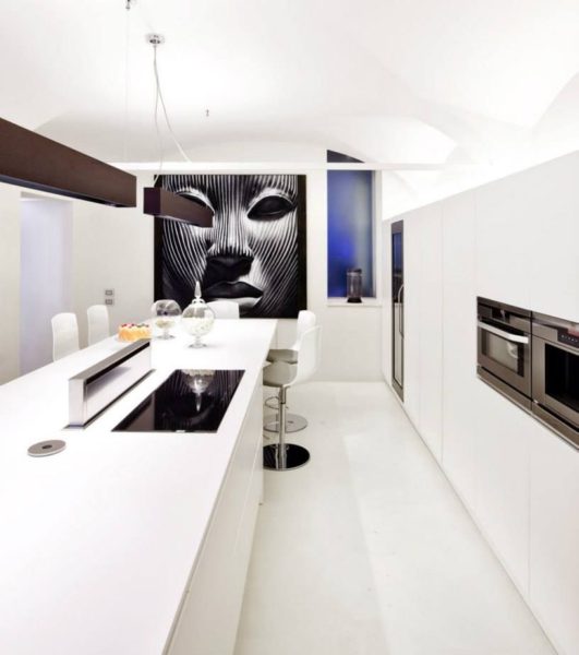 “The Prince” is the feature of the customer’s kitchen, a very large painting by ArteMariani painted entirely by hand