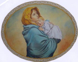 Un soggetto classico e molto raffinato: l'affresco di Mariani con soggetto la Madonna con bambino
