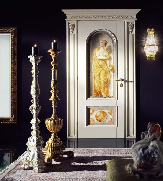 Una dama classica è raffigurata all'interno di una finta nicchia, creando un gradevole effetto trompe l'oeil