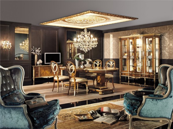 Il soffitto dorato regala luce e prestigio alla sala da pranzo con mobili in legno Decor Royal dei Fratelli Bianchini