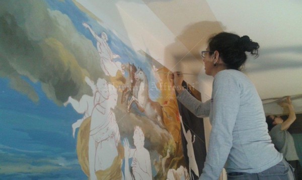 L’artista di Mariani durante la realizzazione dell’affresco “Diana ed Endimione”, direttamente nella casa del cliente